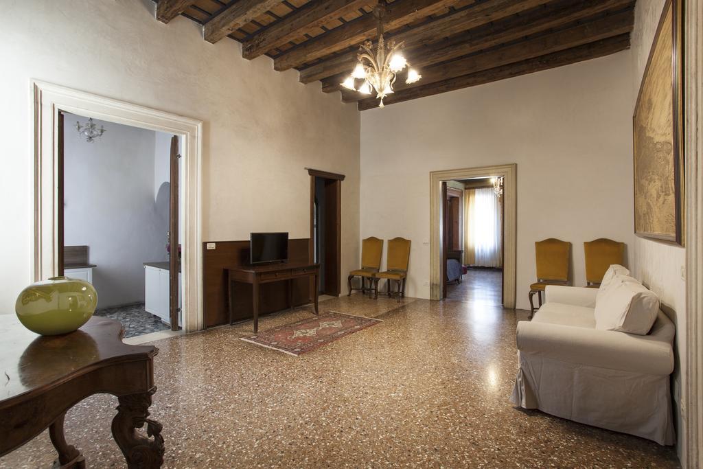 Palazzo Valmarana Braga Apartment Виченца Екстериор снимка
